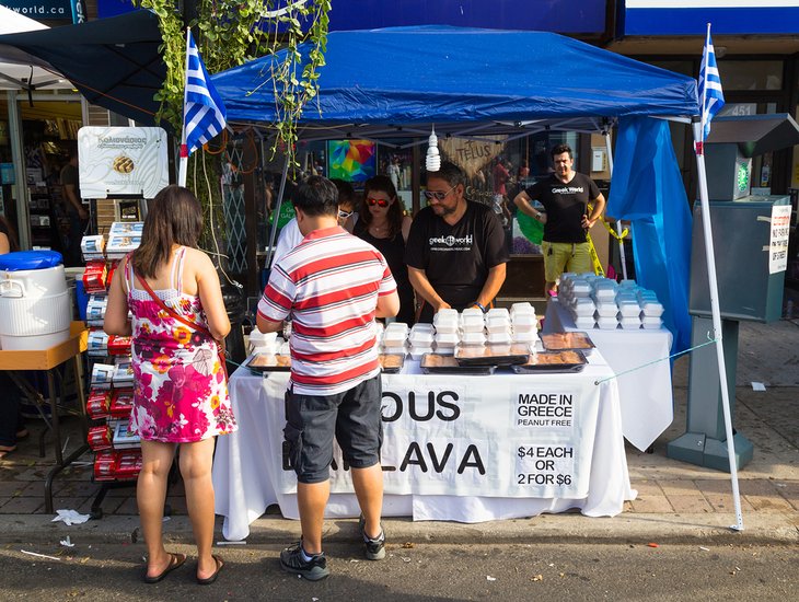 Explora The Danforth y disfruta de la gastronomía griega