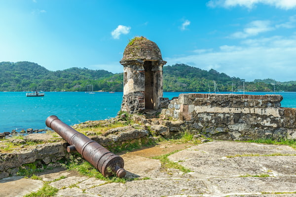 Explora algo de la historia de los piratas 7
