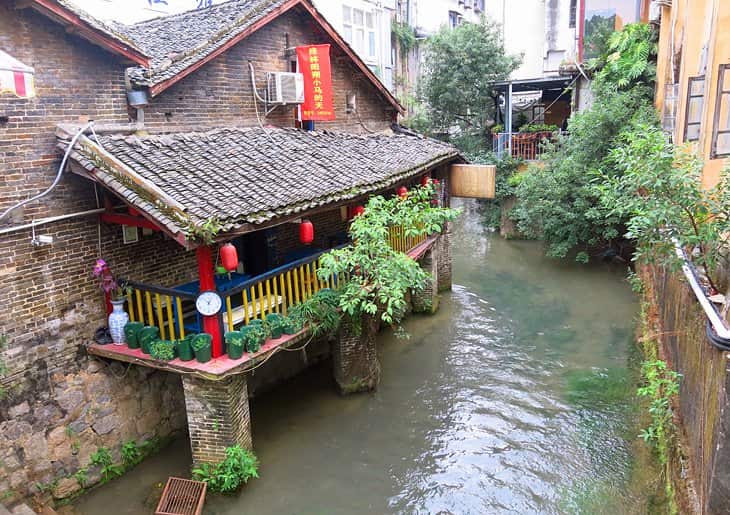 Explora el centro de Yangshuo y West Street