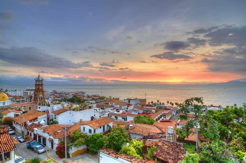 Explore la historia en un recorrido a pie-Actividades para hacer en Puerto Vallarta