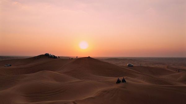 Golpea las dunas en un safari nocturno