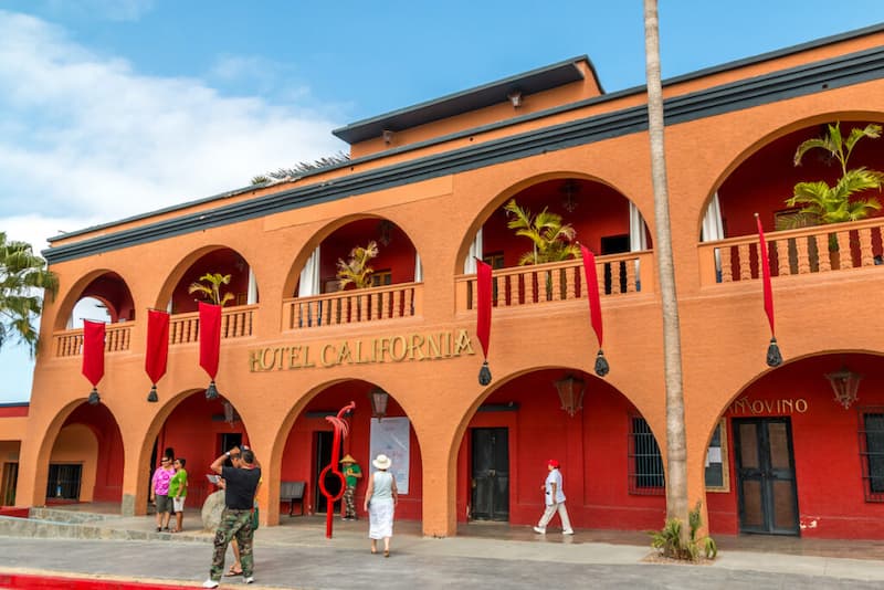 HOTEL CALIFORNIA EN TODOS SANTOS