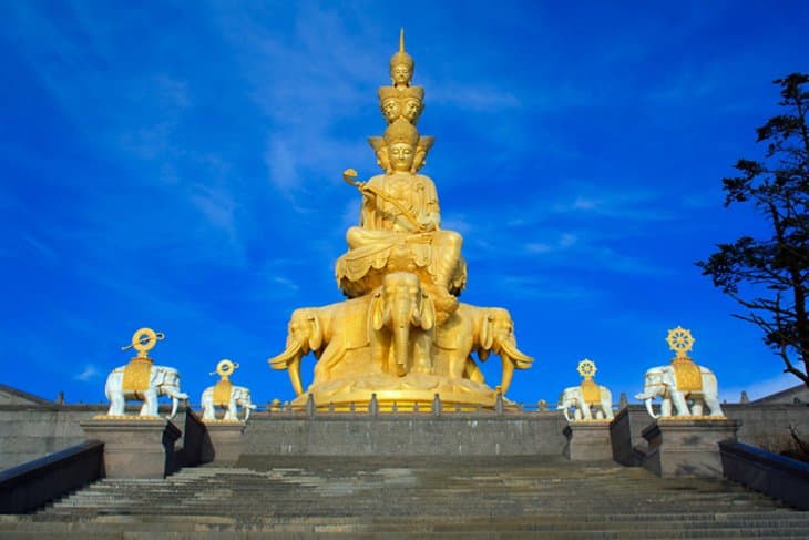 Haga una excursión al Monte Emei y sus templos
