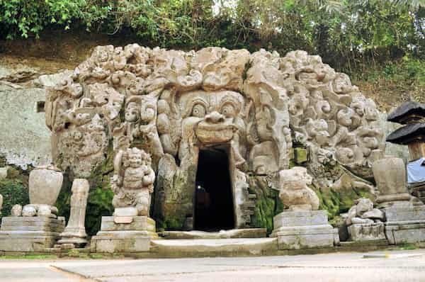 Hay una cueva de elefantes (menos los elefantes)