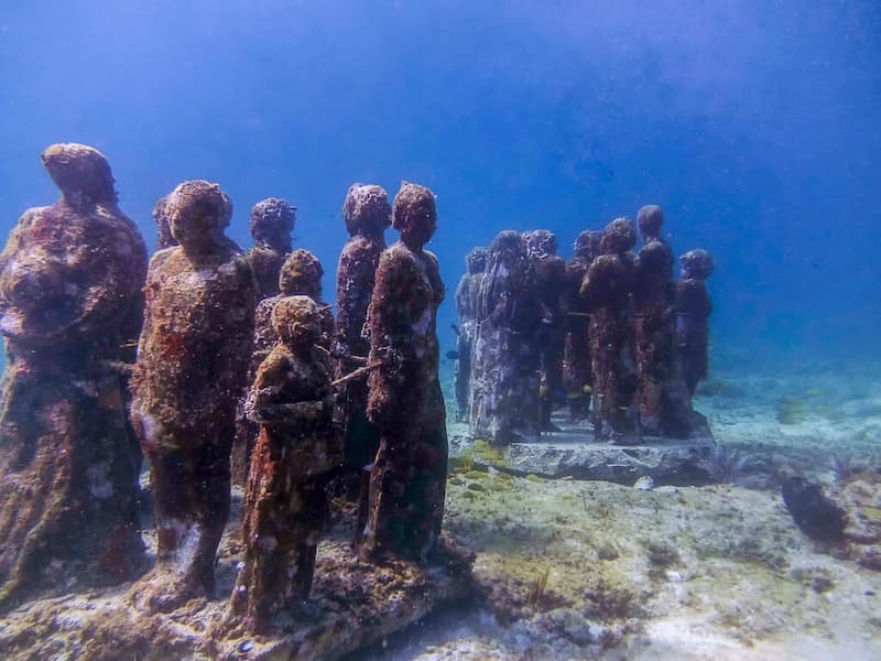 Haz burbujas en el museo submarino