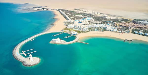 Hilton Salwa Beach Resort y Spa