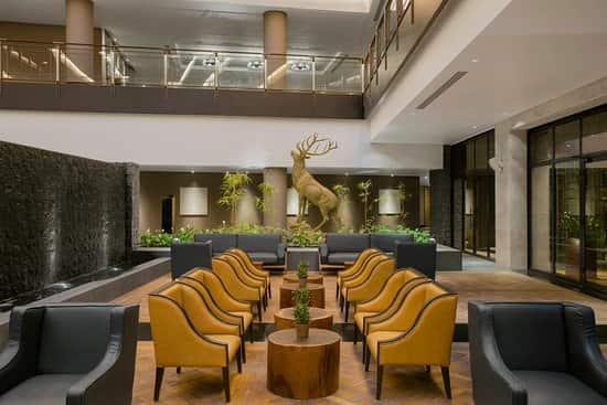 Hunters Rooms and Grill