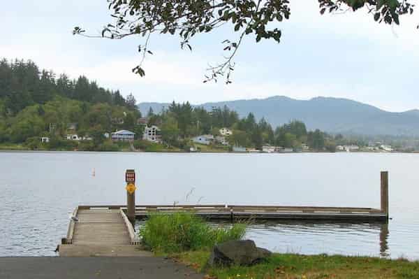 Kayak o pesca en Devils Lake-Actividades al Aire Libre en Lincoln City