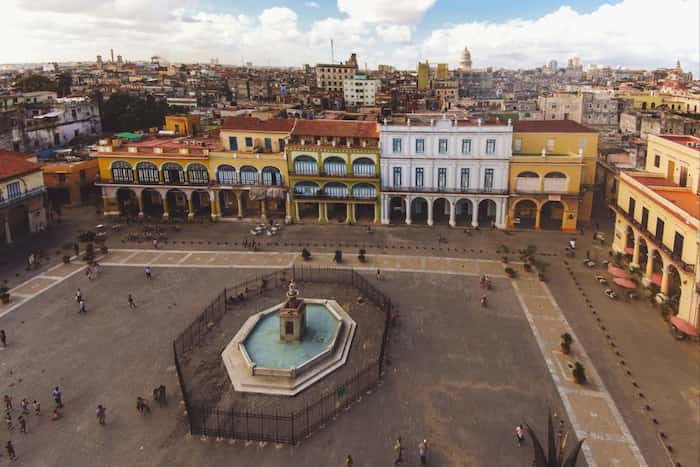 Plaza Vieja - Lugares turísticos en La Habana