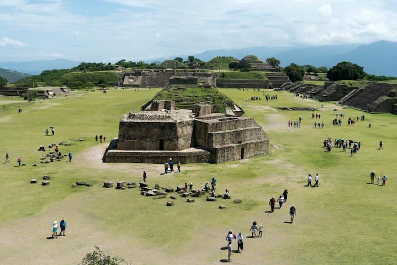 La Importancia De Monte Albán-pirámides de monte albán