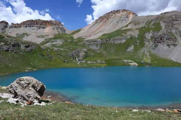 La caminata-aguas azules glaciales de Ice Lake