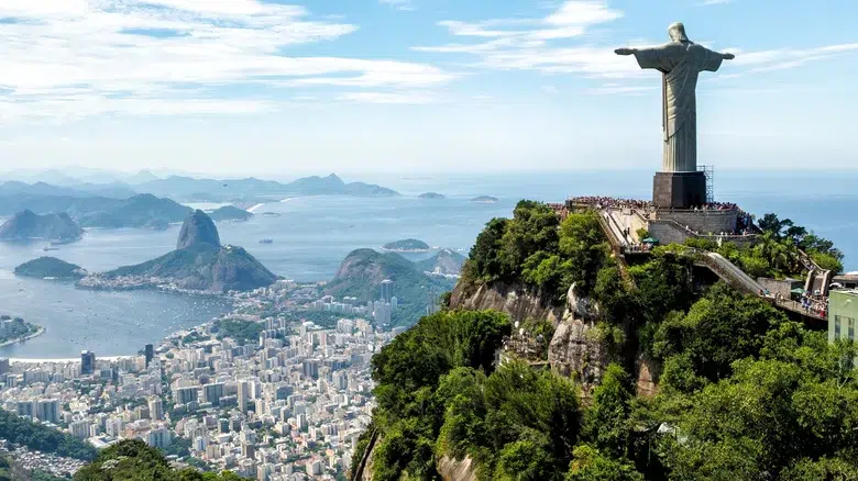 La estatua del Cristo Redentor y el Pan de Azúcar en Río de Janeiro
