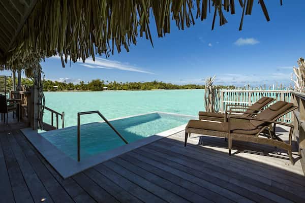 La mejor parte del bungalow sobre el agua la piscina de inmersión