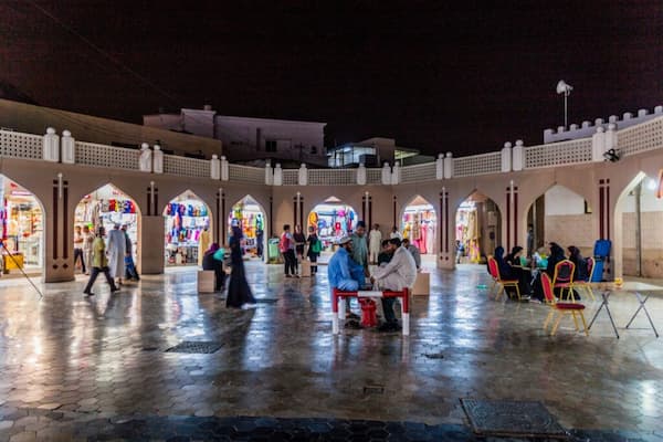 La noche es cuando los omaníes prefieren comprar