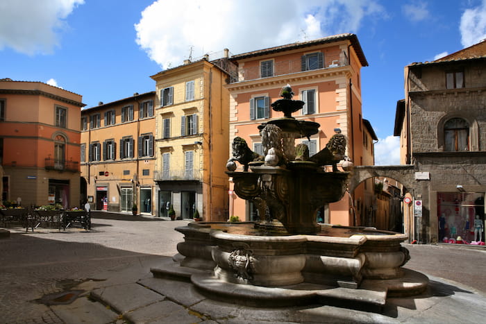 Las encantadoras plazas de Viterbo