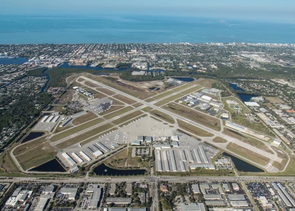 Llega con facilidad aeropuerto de napoles miami florida