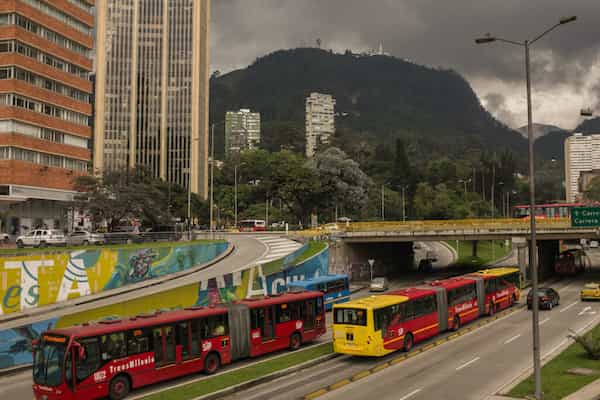Los autobuses son el principal modo de transporte