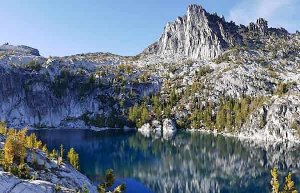 Los encantamientos-caminatas en el desierto de Alpine Lakes