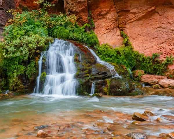 Los estrechos- de arriba hacia abajo-Mochileros en el Parque Nacional Zion
