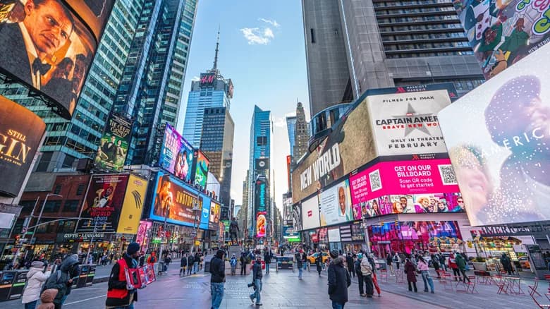 Luces brillantes en Broadway y en Times Square