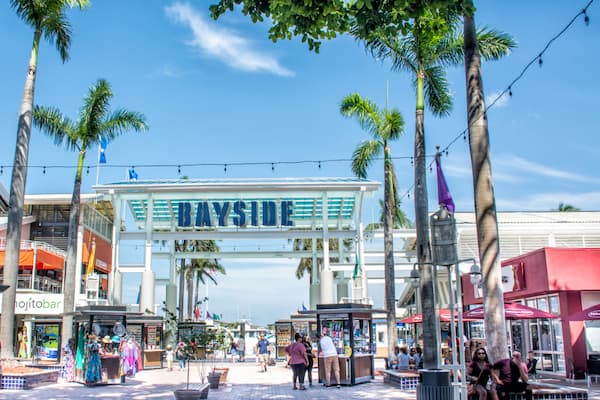 Mercado de Bayside - Viaje por carretera de Miami a Key West