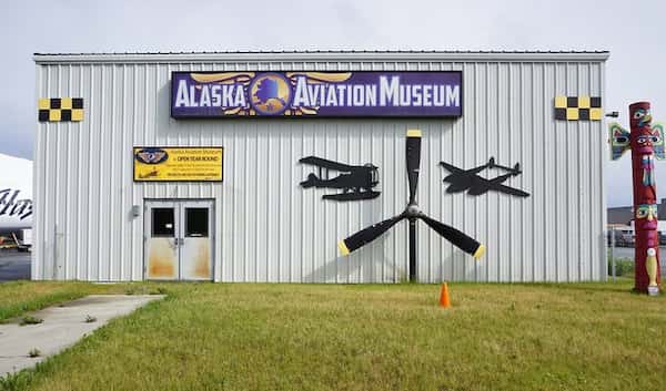 Observa el aterrizaje de hidroaviones en el Museo de Aviación de Alaska