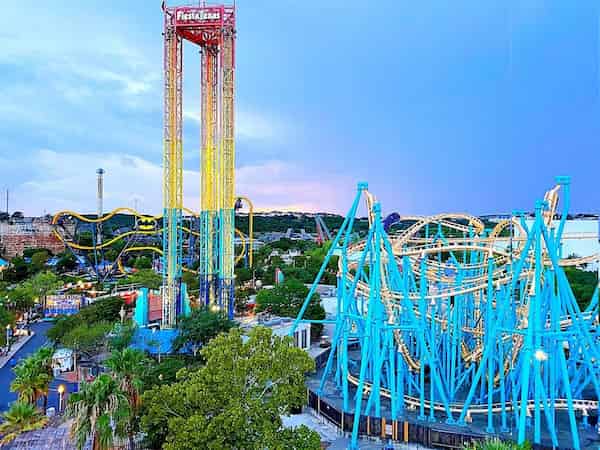 Obtenga sus emociones en Six Flags Fiesta Texas