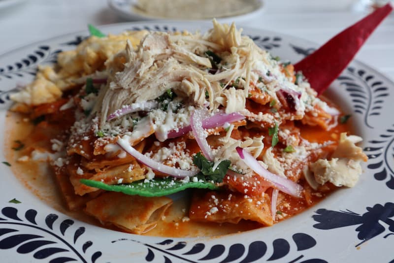 PLATO DE CHILAQUILES EN LOS CABOS