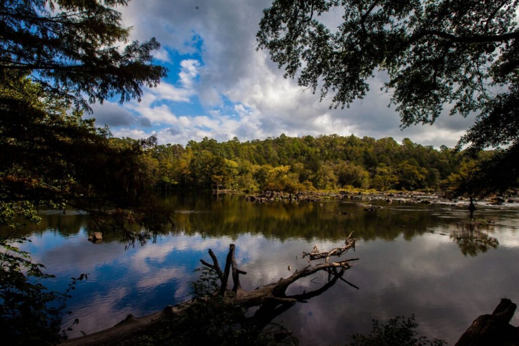Mejores Lugares para Visitar en Julio en EE.UU Parque Turístico Beavers Bend, Oklahoma