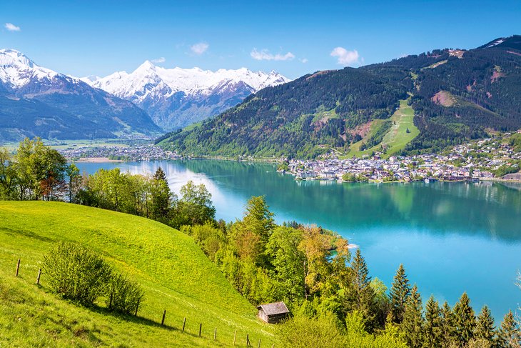 Pasee en barco por el lago Zell am See
