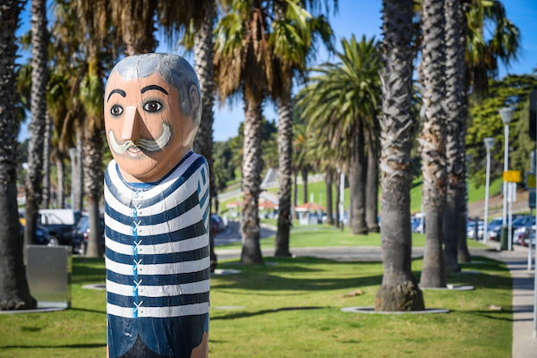 Paseo de las esculturas de bolardos 2