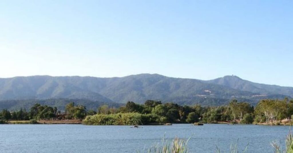 Paseo por el Almaden Lake Loop