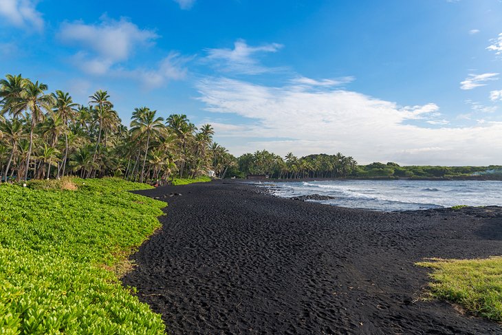 Playa de arena negra de Punalu'u, Hawái
