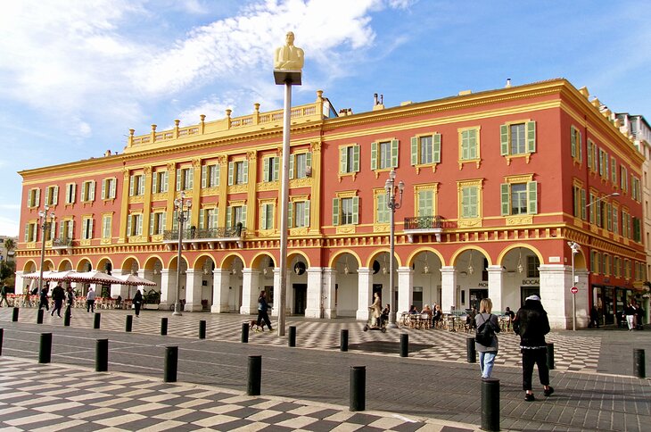 Plaza Massena y Fuente del Sol