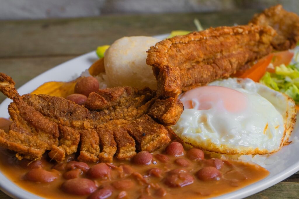 Prueba una deliciosa bandeja paisa