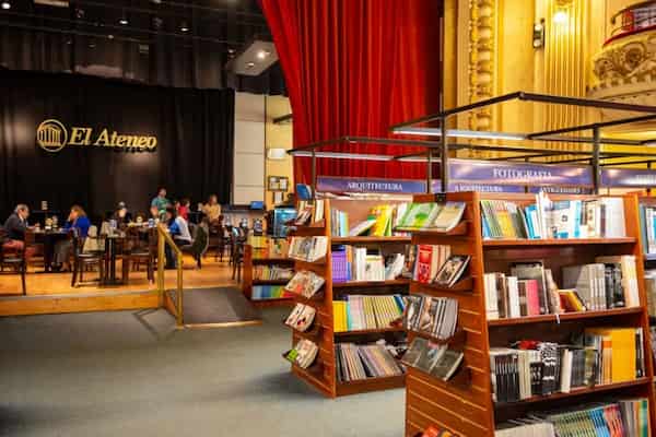 Puedes comprar y disfrutar de música en vivo al tiempo