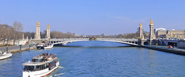 Puente Alejandro III - lugares para ver la Torre Eiffel en París