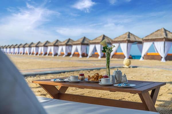 Qué hace que Regency Sealine Camp sea especial