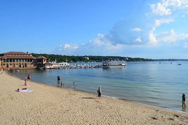 Relájate en Riviera Beach-Actividades para Hacer en Lake Geneva