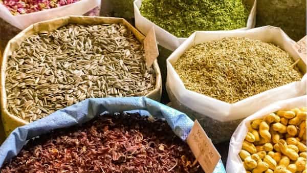 Saboree los sabores únicos de las especias y otras delicias culinarias