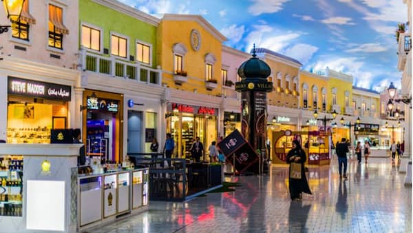 Sea testigo de un ambiente veneciano en el centro comercial Villaggio