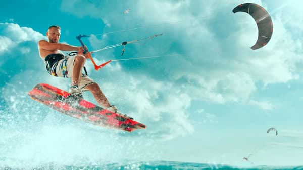 Sealine Beach prueba el kitesurf en las aguas azules de Doha