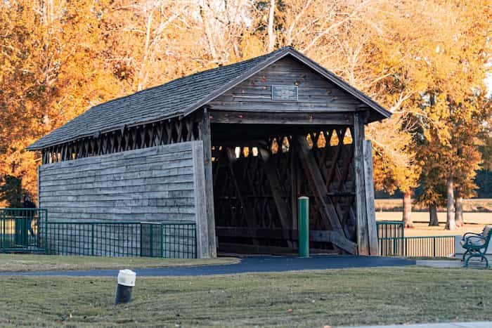 Sendero del Puente Cubierto-Senderos de exploración en Alabama