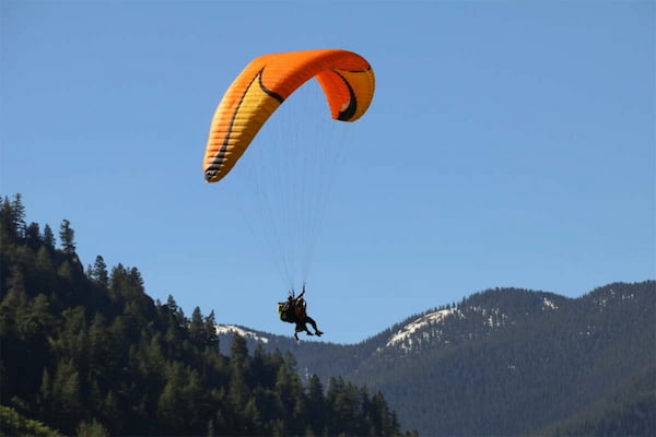 Sube al cielo en parapente en tándem