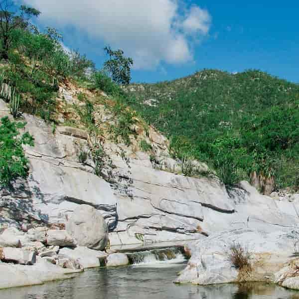 Sumérjase en piscinas prístinas y aguas termales (1)