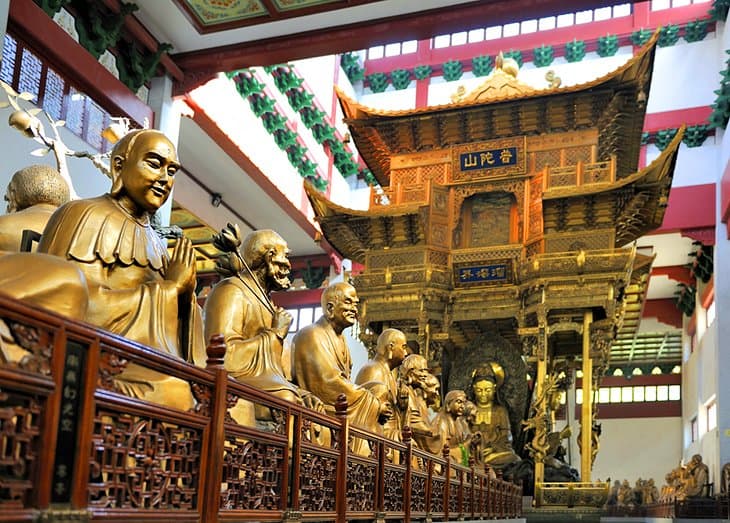 Templo Lingyin y el pico que voló desde lejos