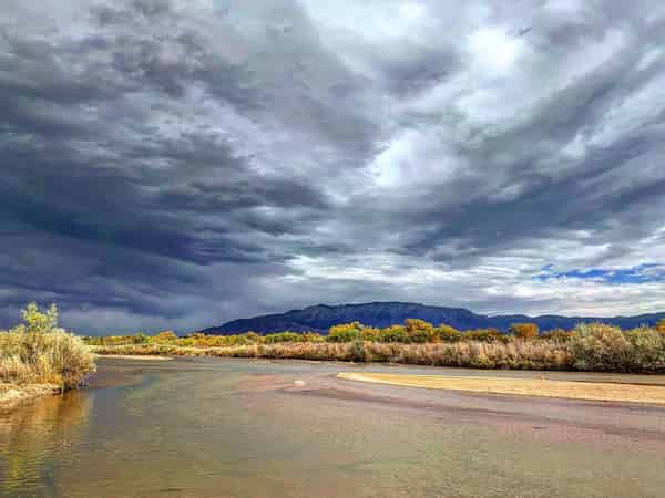 The Paseo del Bosque Trail-Colores del Otoño en Nuevo México