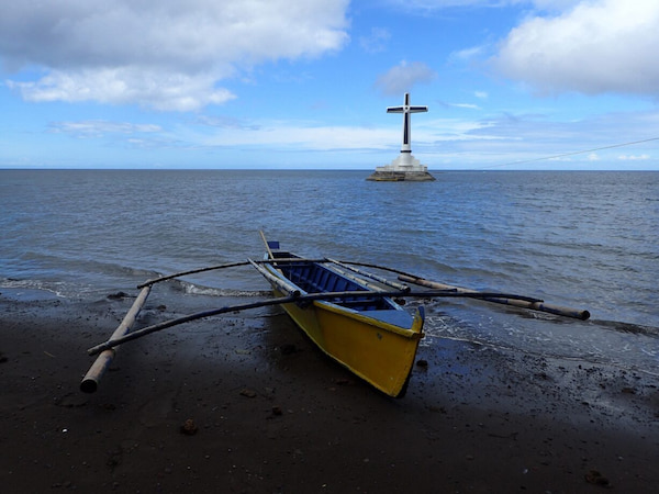 Tiene un cementerio hundido razones para visitar la isla de Camiguin en Filipinas 6