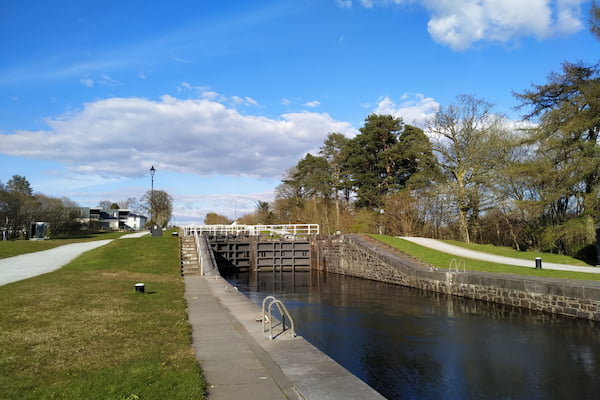 Tome un crucero por el Canal de Caledonia