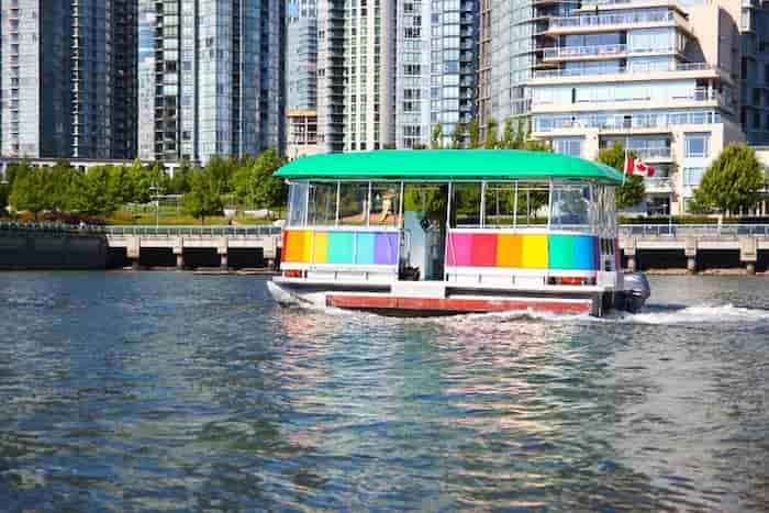 Tome un paseo en el Aquabus